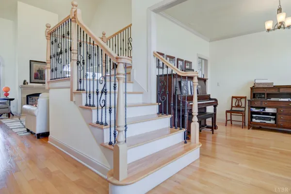 a view of back yard of the house