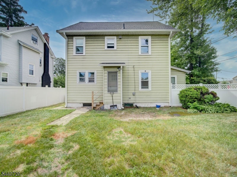 141 Parker Road Elizabeth, NJ 07208 - Photo 3 of 35