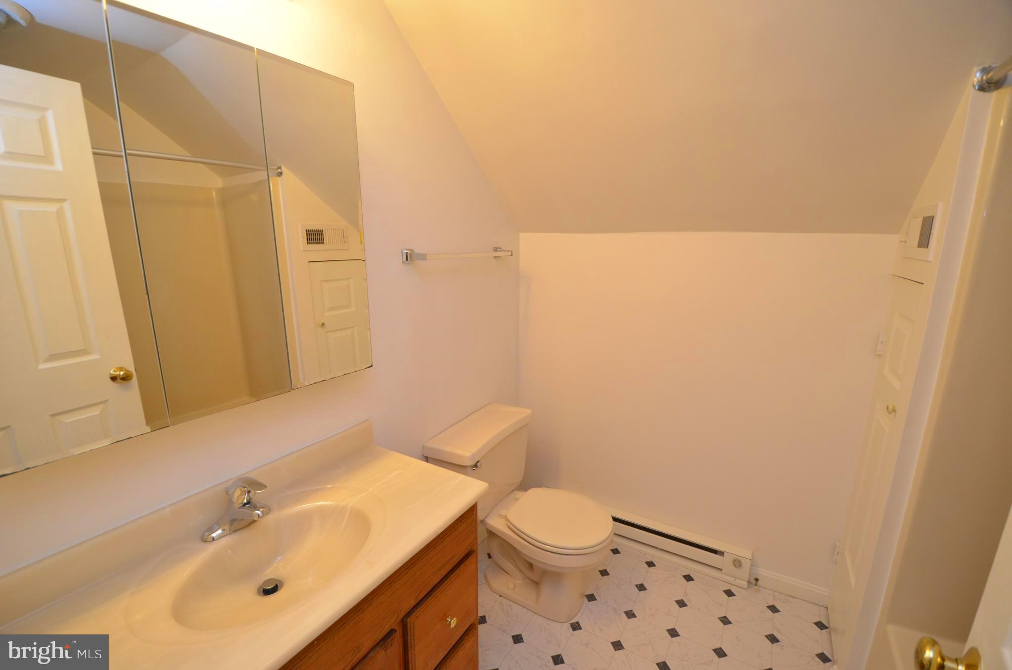 5983 3rd Street Deale, MD 20751 - Photo 18 of 30 Full bath on upper level