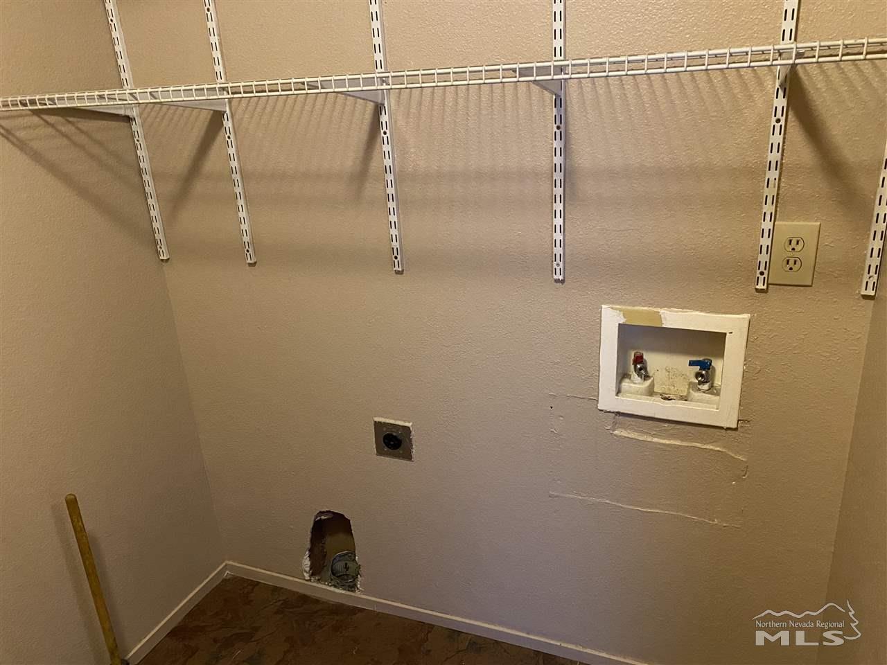 3670 Gypsum Road Reno, NV 89503 - Photo 15 of 29 a close view of a shower