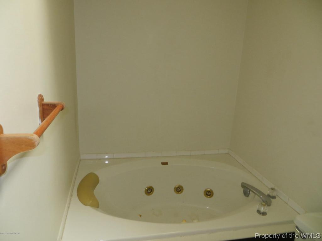 1124 West Riverside Drive Lanexa, VA 23089 - Photo 5 of 11 Gallery Image 5
