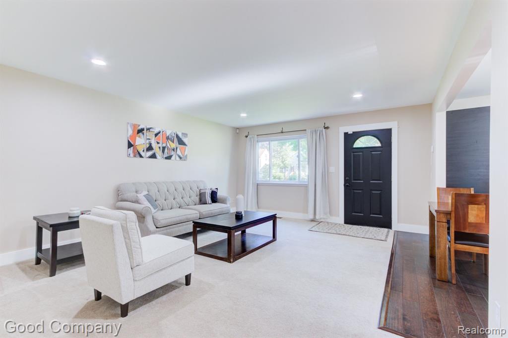 2329 Columbia Road Berkley, MI 48072 - Photo 6 of 40