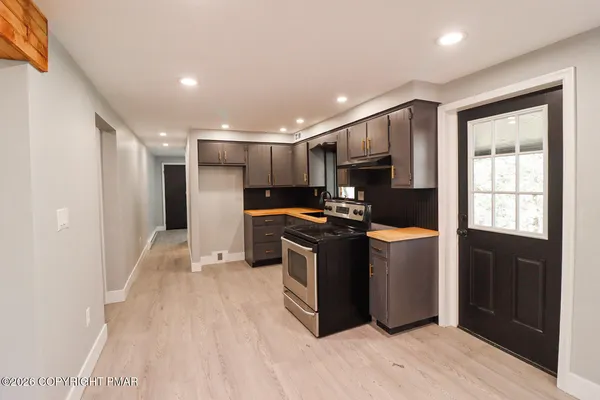 $2,800 | 1543 Coolbaugh Road, Gouldsboro, PA 18424