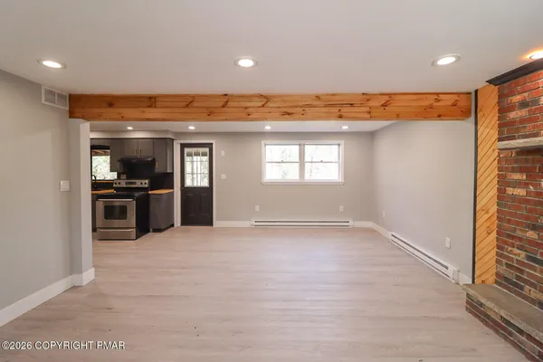 $2,800 | 1543 Coolbaugh Road, Gouldsboro, PA 18424