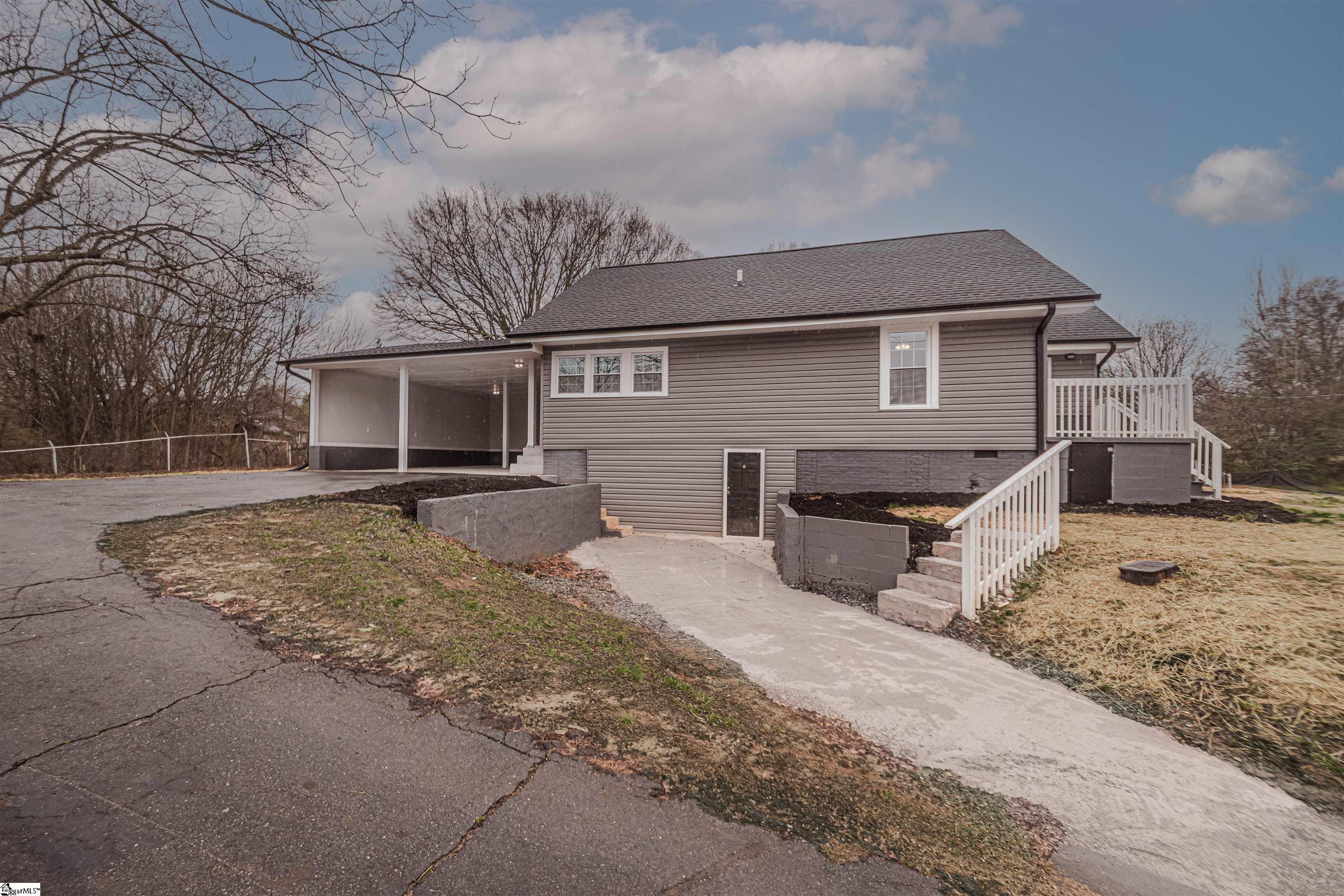 515 South 1st Street Easley, SC 29640 - Photo 4 of 33