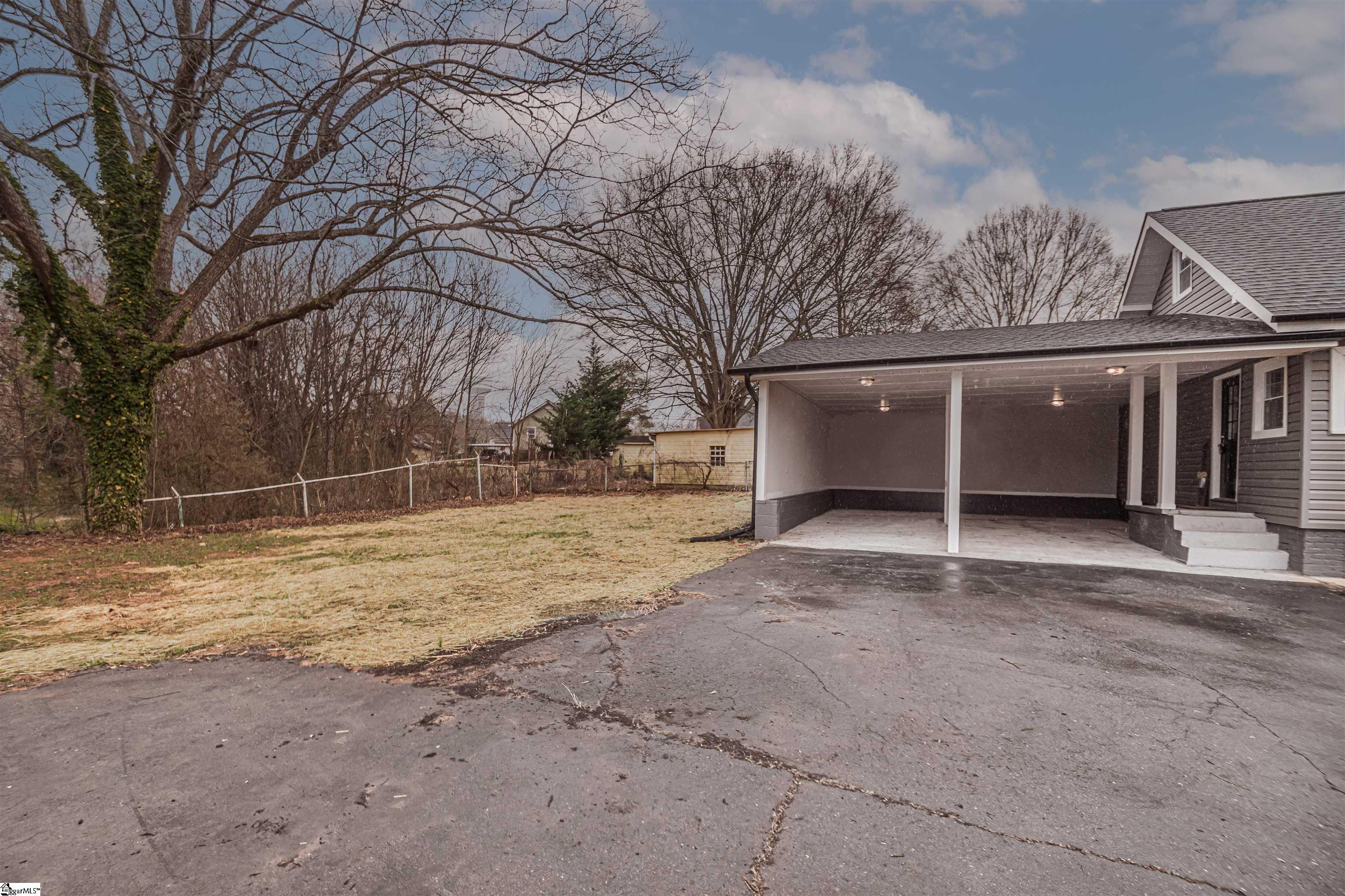 515 South 1st Street Easley, SC 29640 - Photo 5 of 33