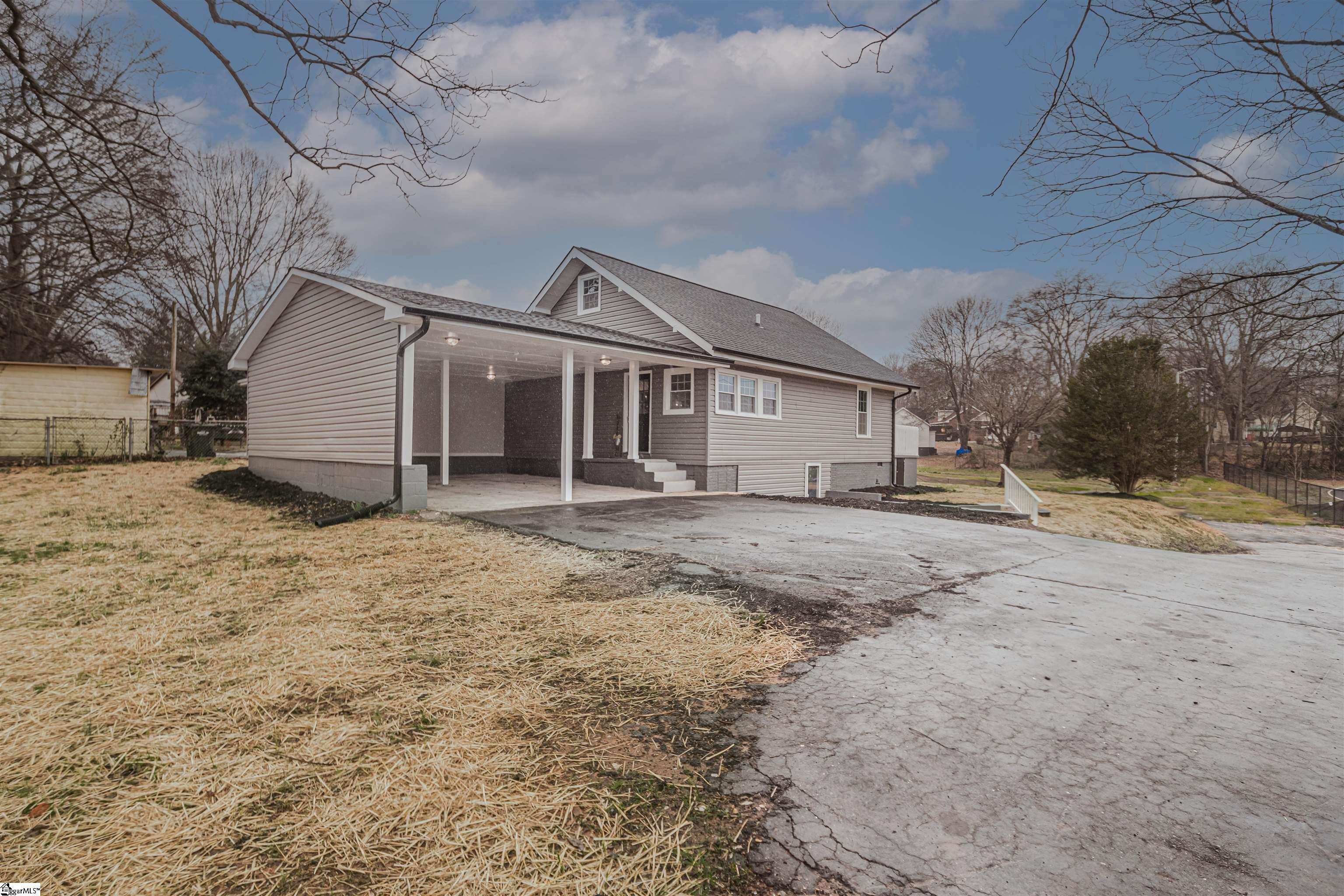 515 South 1st Street Easley, SC 29640 - Photo 6 of 33