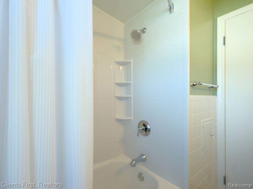 8928 Farmington Road Livonia, MI 48150 - Photo 17 of 33 Main level bathroom