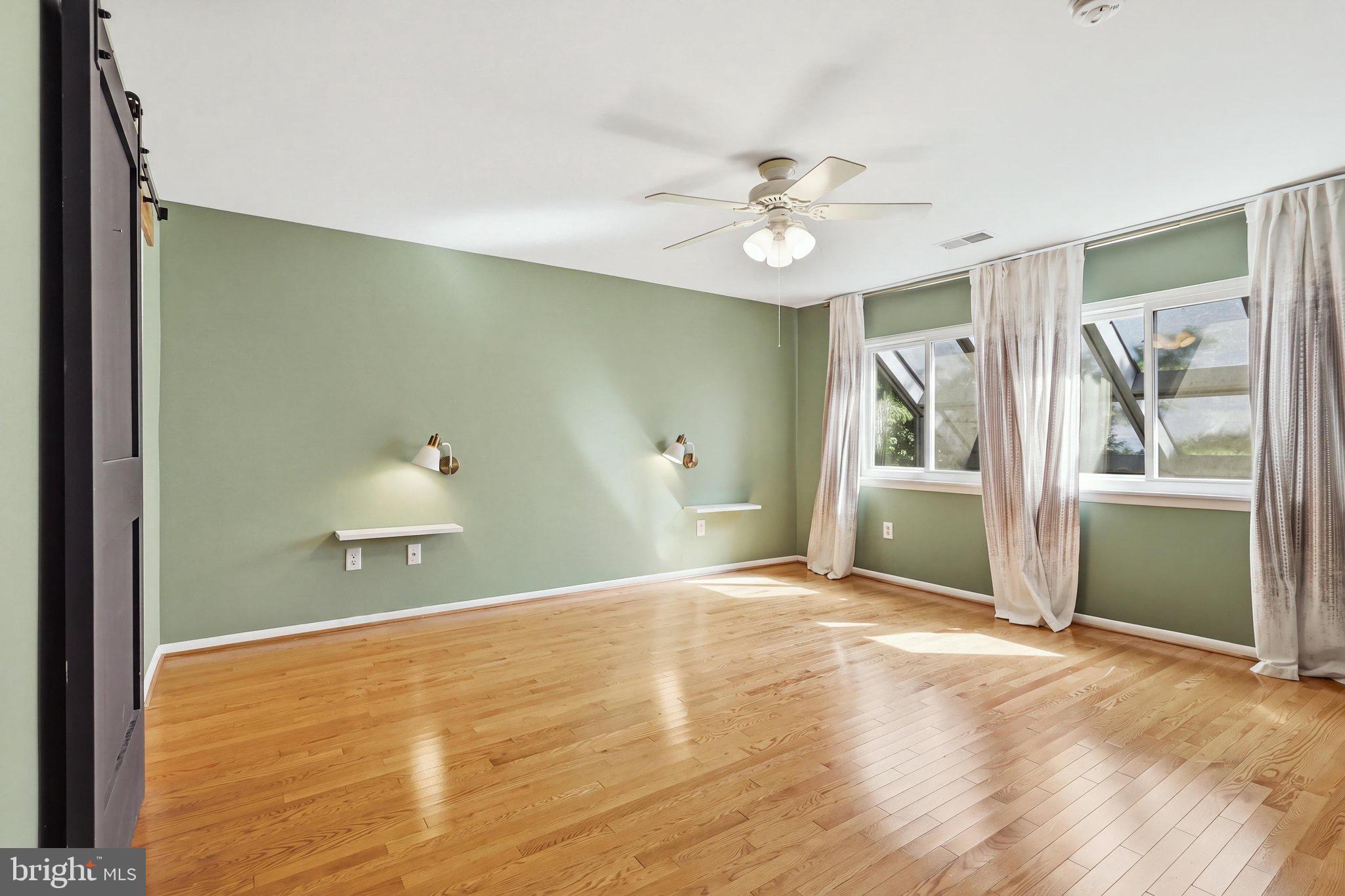 2025 Mock Orange Court Reston, VA 20191 - Photo 20 of 51 Primary Bedroom