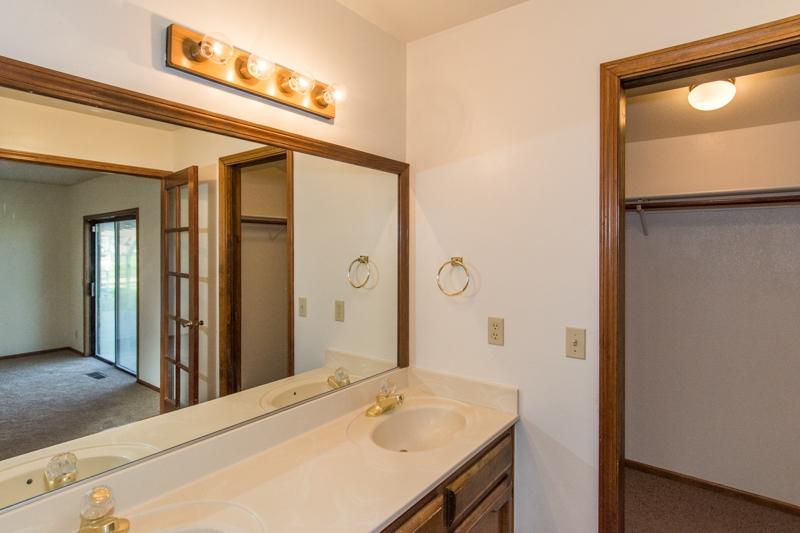 9056 Silver Bridge Road Palo Cedro, CA 96073 - Photo 19 of 29 Master Bath