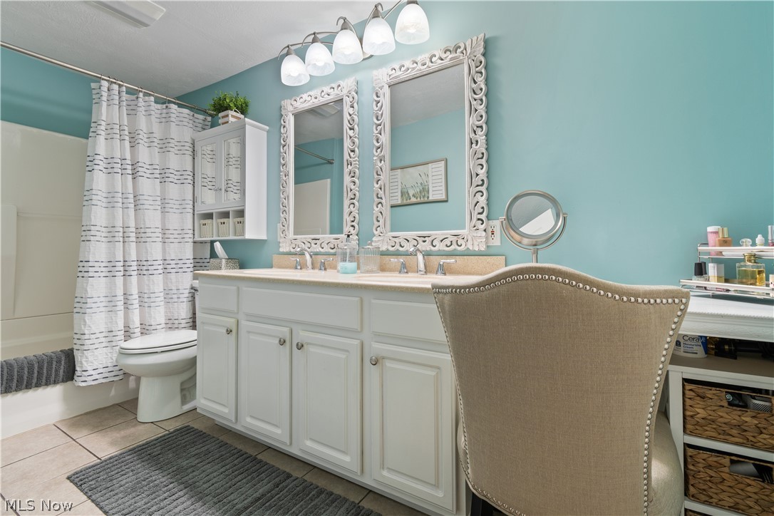 384 Killian Road Akron, OH 44319 - Photo 17 of 30 Full bath with double sinks and make up desk