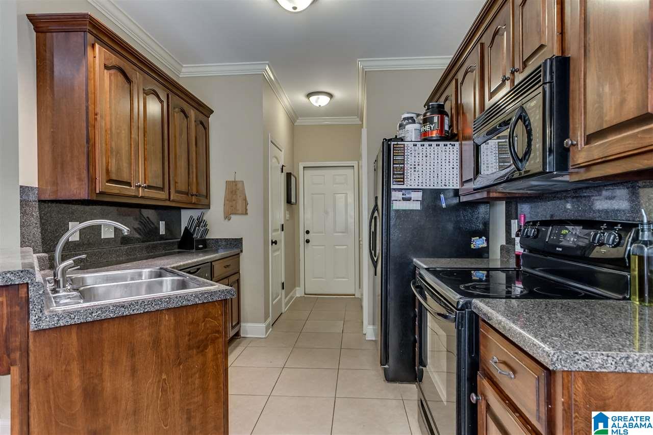 932 Valley Circle Leeds, AL 35094 - Photo 20 of 35
