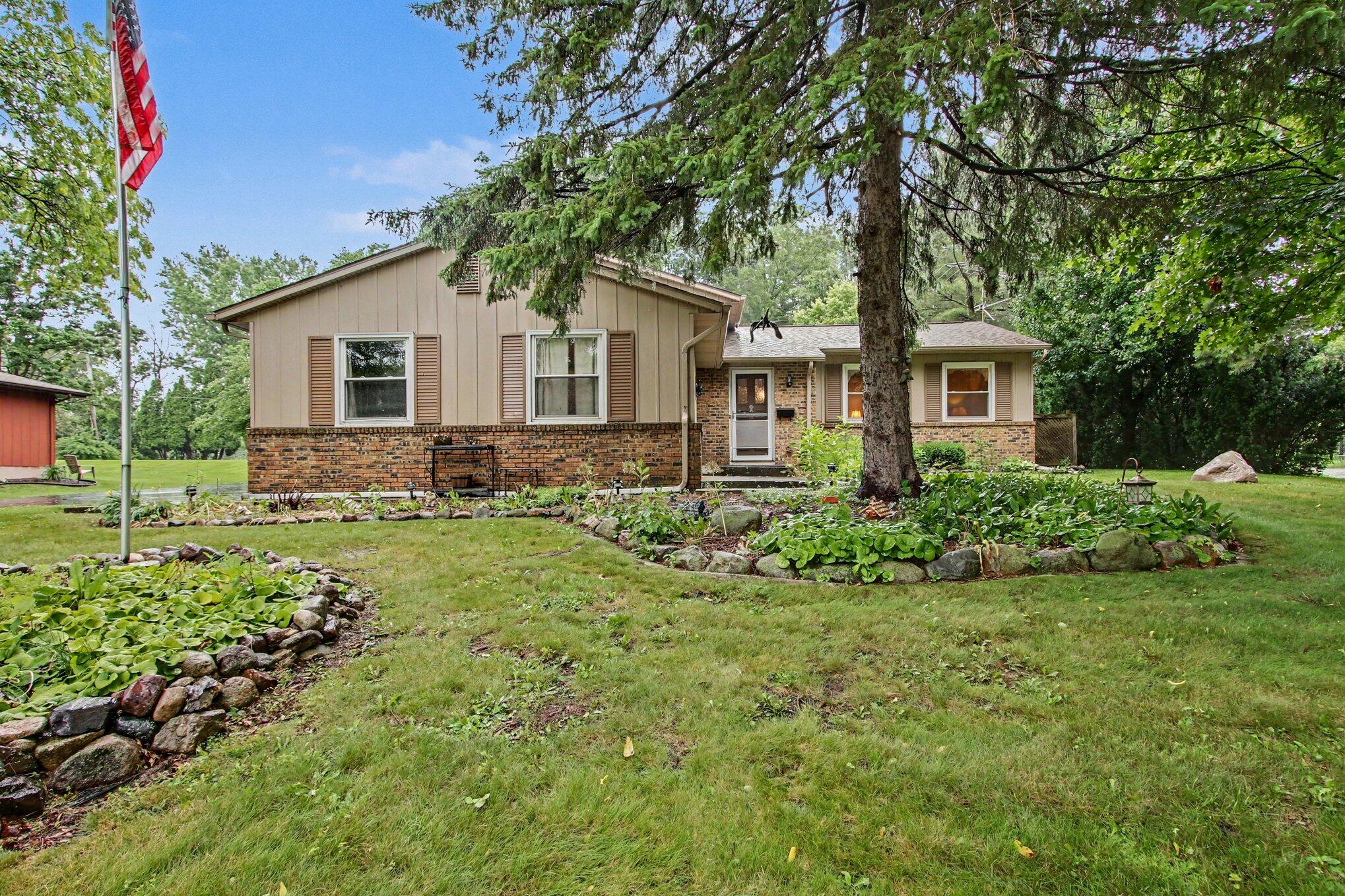 212 Weblos Trail Valparaiso, IN 46385 - Photo 2 of 20 2038x1359