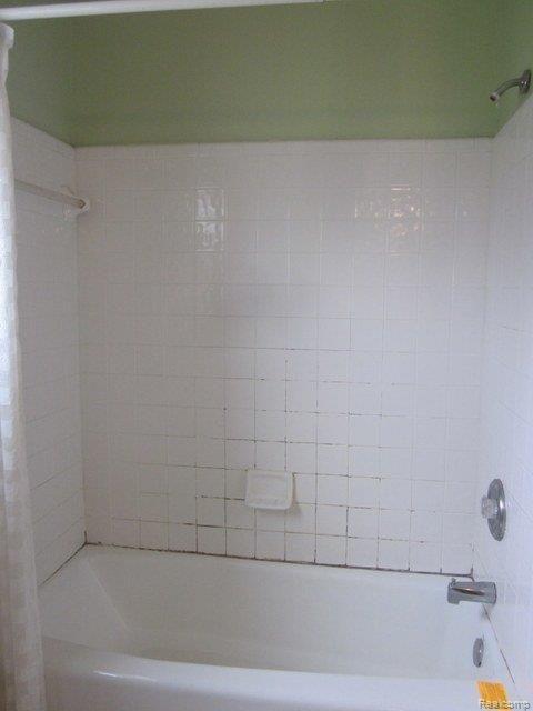 5370 Morton Road Stockbridge, MI 49285 - Photo 16 of 20 14 MAIN BATHROOM.JPG