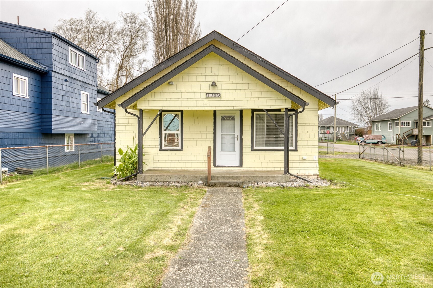 1319 West 2nd Street Aberdeen, WA 98520 - Photo 1 of 25 a front view of a house with a yard