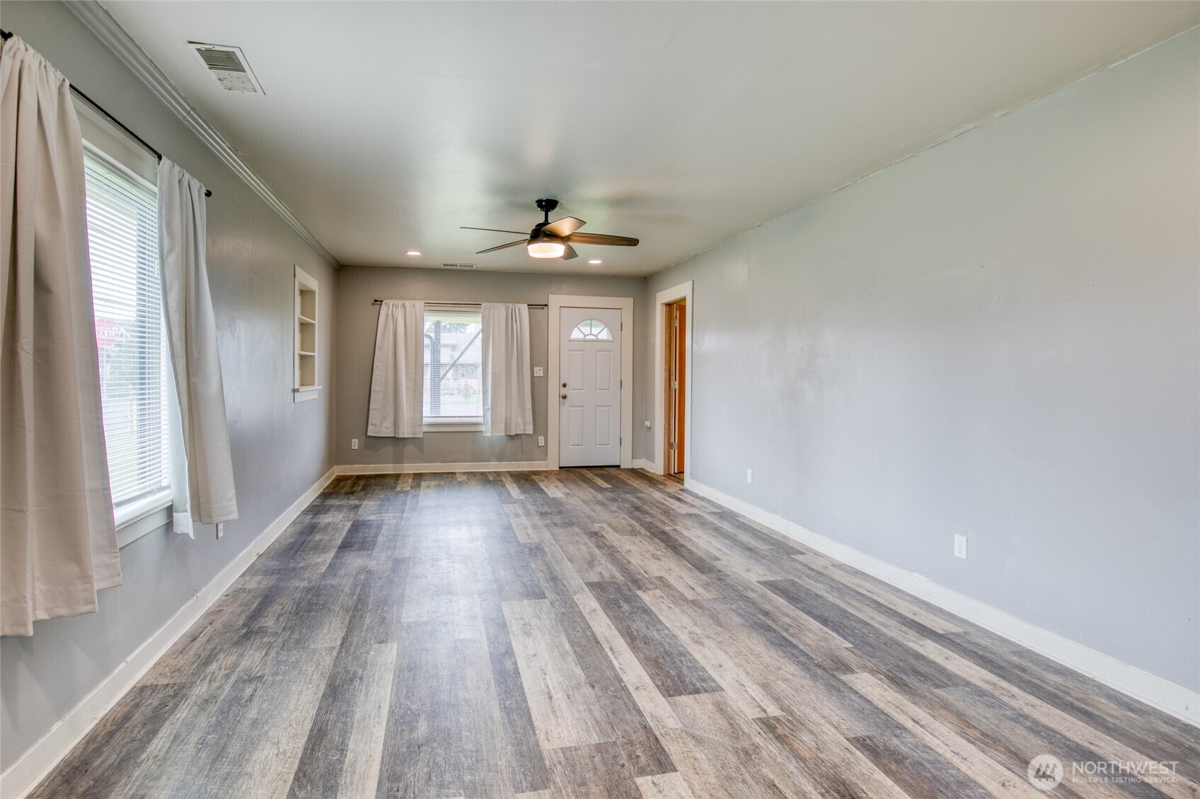1319 West 2nd Street Aberdeen, WA 98520 - Photo 14 of 25 wooden floor in an empty room with a window