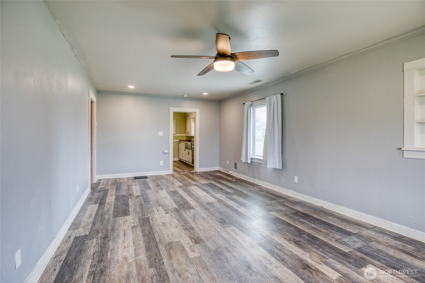 1319 West 2nd Street Aberdeen, WA 98520 - Photo 16 of 25 wooden floor in an empty room with a window