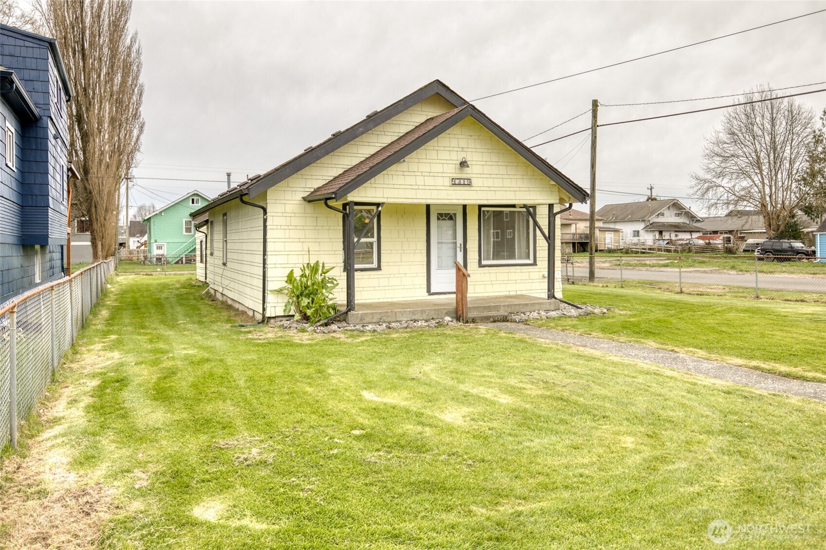 1319 West 2nd Street Aberdeen, WA 98520 - Photo 2 of 25 a view of a house with pool and a yard