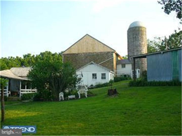 656 Franklin Road Boyertown, PA 19512 - Photo 3 of 7 Barn