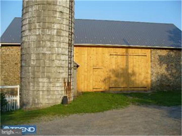 656 Franklin Road Boyertown, PA 19512 - Photo 4 of 7 Barn