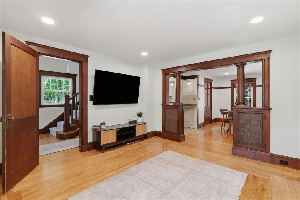 6 Findlay Street Wakefield, MA 01880 - Photo 7 of 40