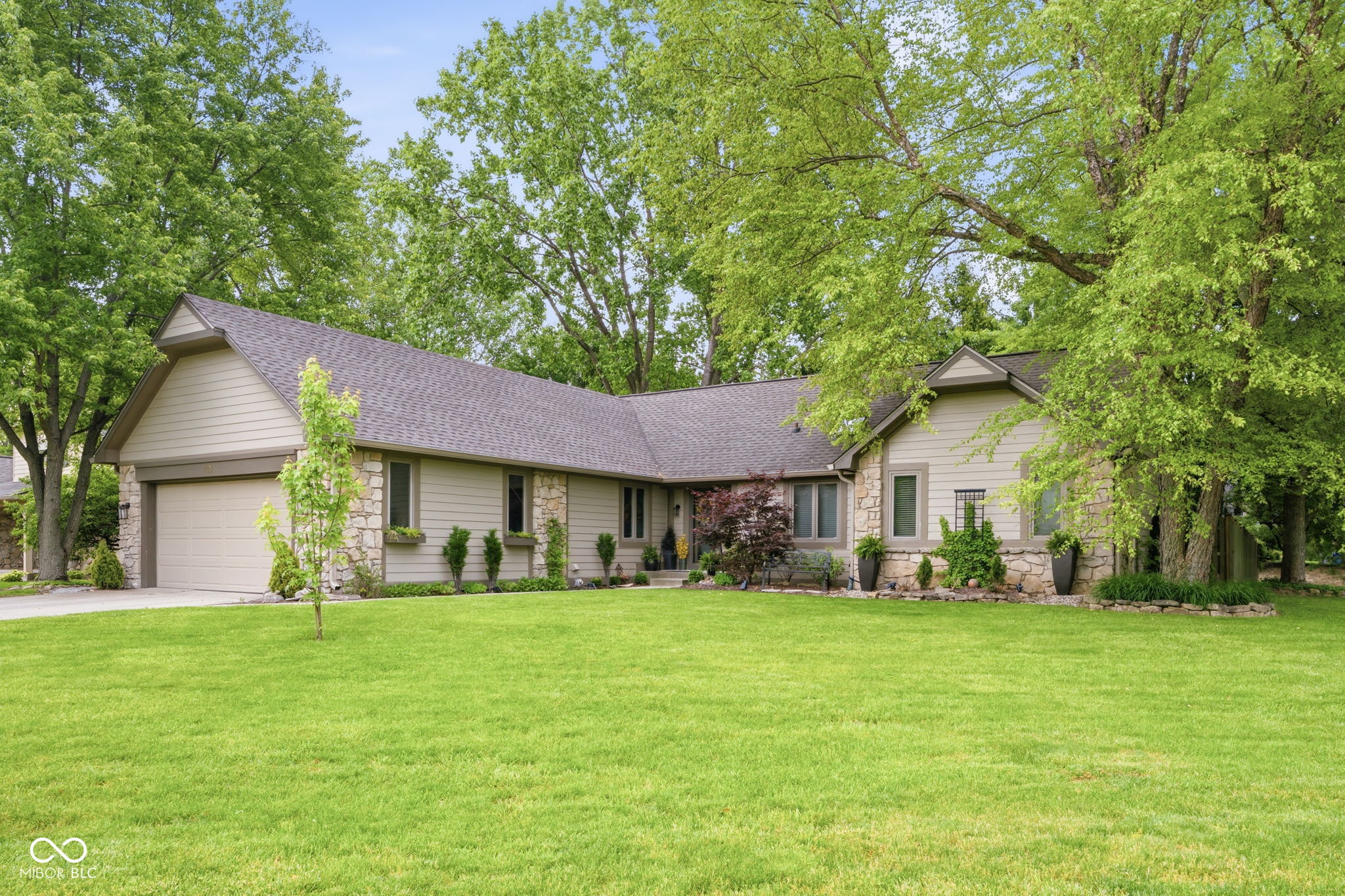 703 Bennett Road Carmel, IN 46032 - Photo 3 of 39