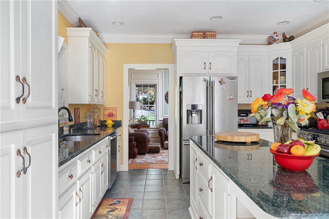 527 Mendon Road North Smithfield, RI 02896 - Photo 13 of 50