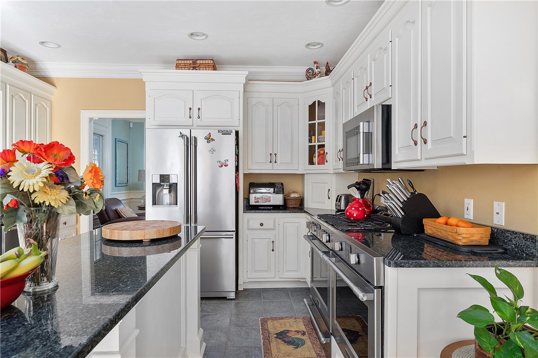 527 Mendon Road North Smithfield, RI 02896 - Photo 14 of 50