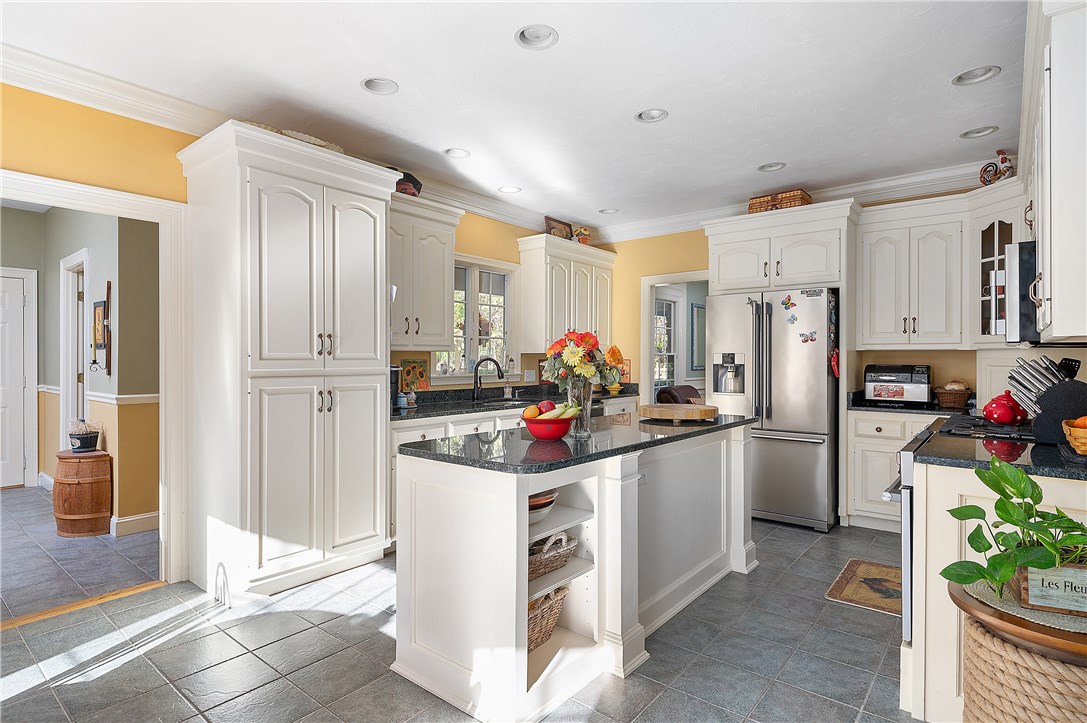 527 Mendon Road North Smithfield, RI 02896 - Photo 15 of 50