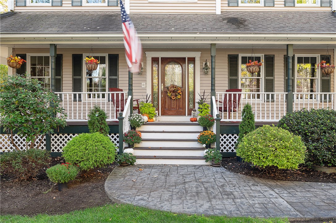 527 Mendon Road North Smithfield, RI 02896 - Photo 3 of 50