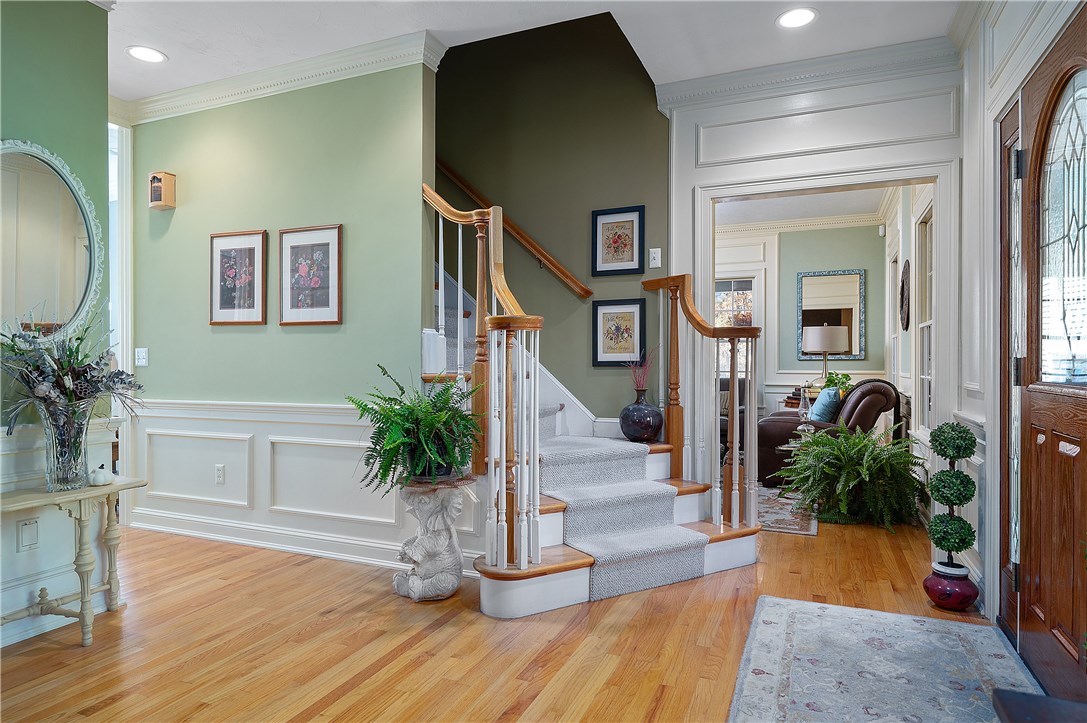 527 Mendon Road North Smithfield, RI 02896 - Photo 5 of 50