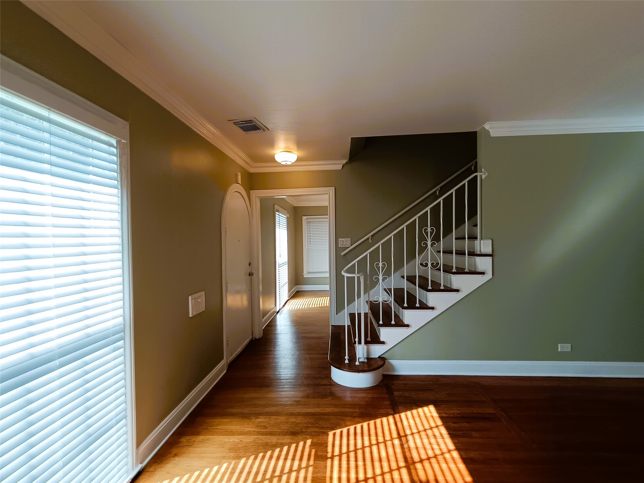 6906 Van Etten Street Houston, TX 77021 - Photo 4 of 30 When you open the front door, turn right and you see the dining room