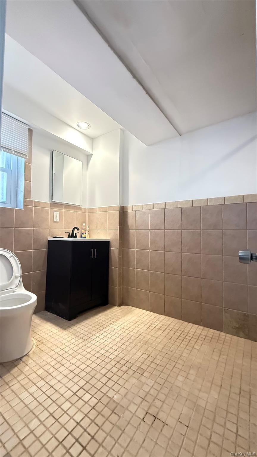 215-44 23rd Road Queens, NY 11360 - Photo 10 of 17