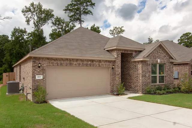 $2,200 | 2011 Parnevik Place, Conroe, TX 77304