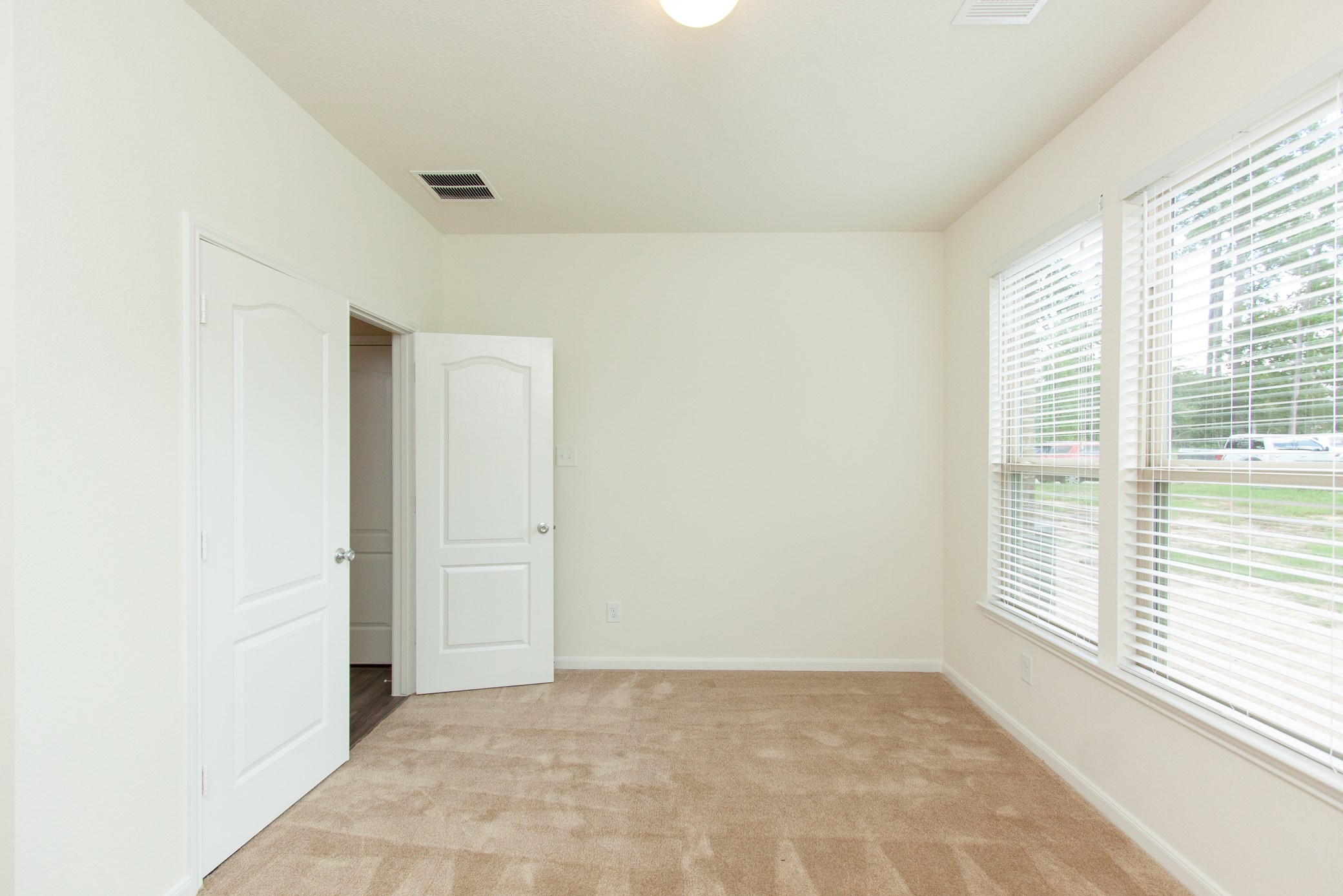 2011 Parnevik Place Conroe, TX 77304 - Photo 12 of 37 Plenty of room to have a home office or a study.