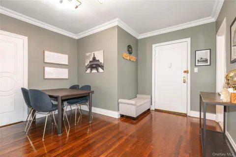 $618,000 | 90 Knightsbridge Road, Unit 4J, Great Neck, NY 11021
