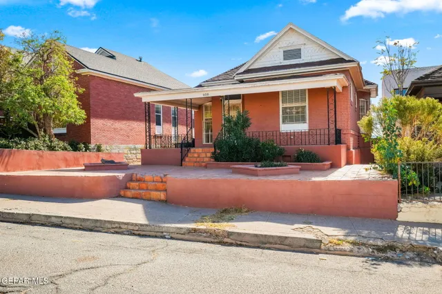 a front view of house with yard