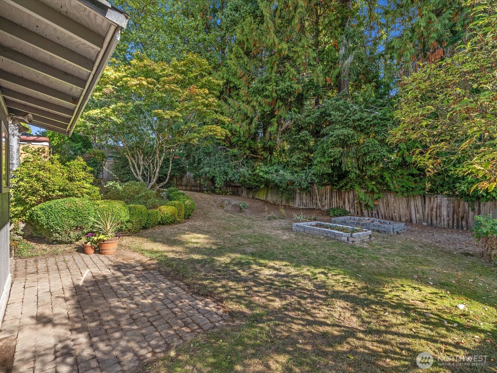19116 106th Avenue Northeast Bothell, WA 98011 - Photo 32 of 40 a backyard of a house with lots of green space