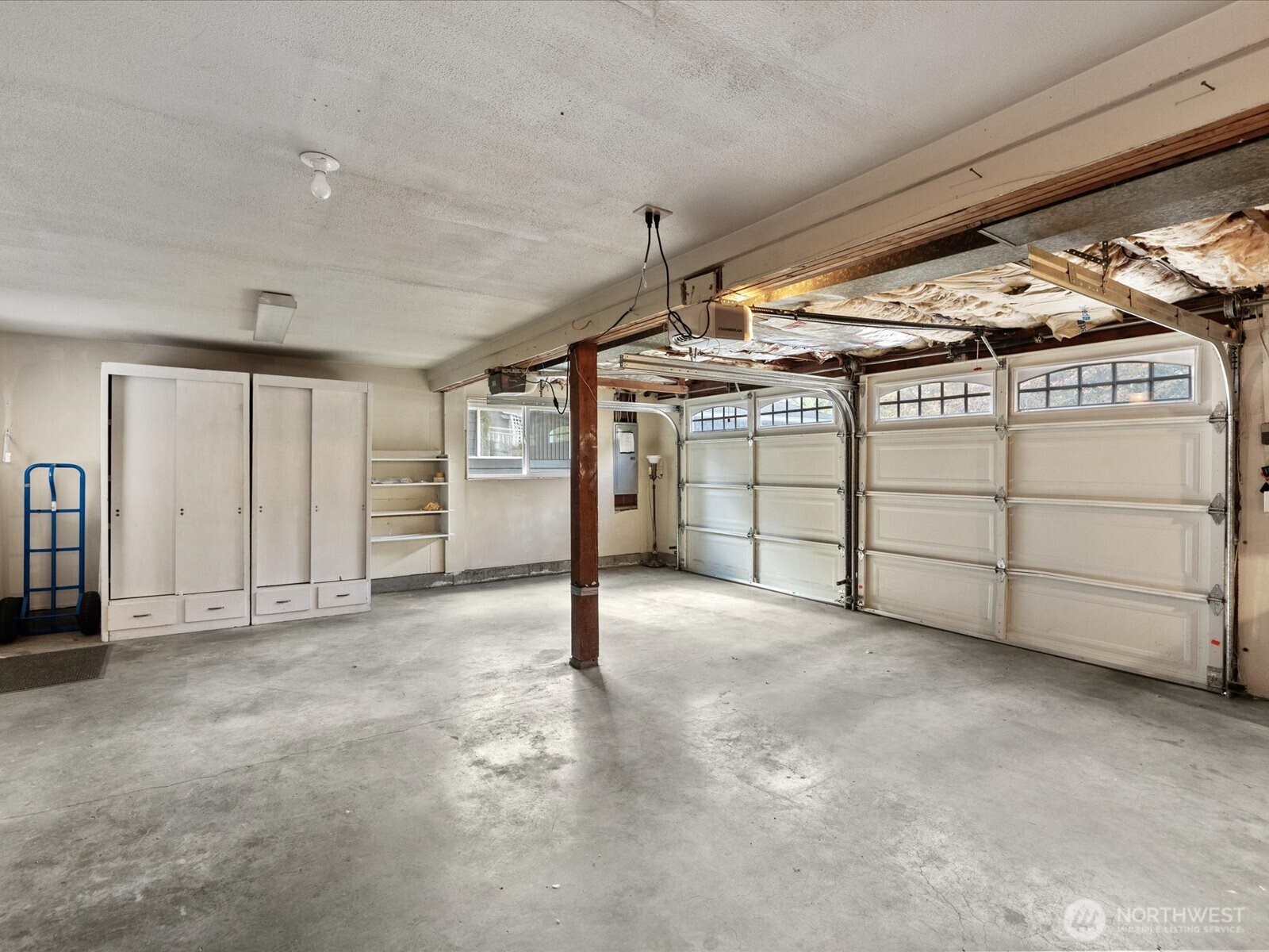 19116 106th Avenue Northeast Bothell, WA 98011 - Photo 35 of 40 a view of a garage