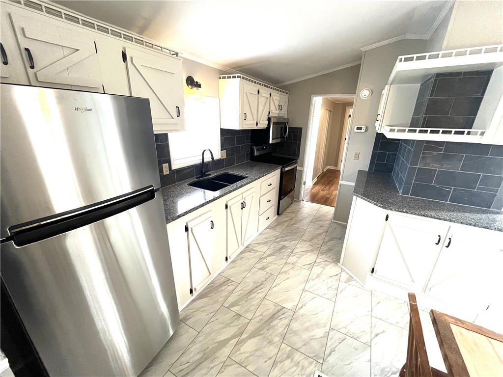 212 Whitewater Lake Road Tamassee, SC 29686 - Photo 8 of 9 Great kitchen with stainless appliances