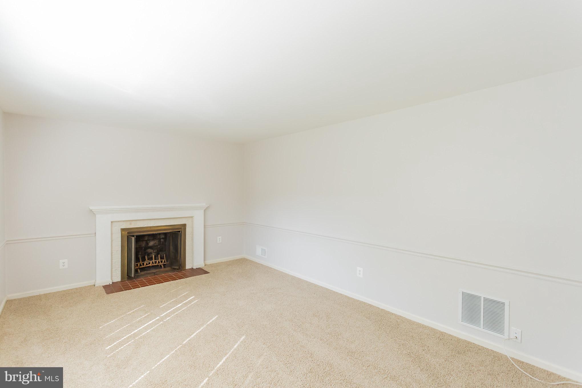 7412 Reservation Drive Springfield, VA 22153 - Photo 3 of 28 Living Room