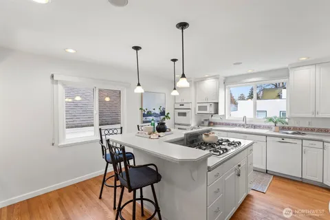 $879,950 | 1215 North Alder Street, Tacoma, WA 98406