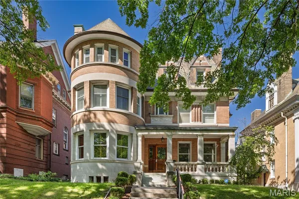 $850,000 | 4361 Westminster Place, St. Louis, MO 63108