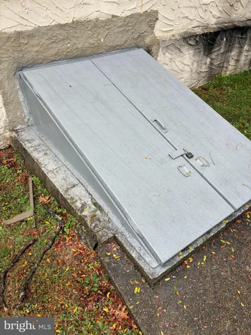 a view of a tennis court