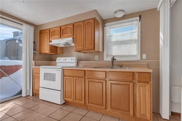 $2,200 | 66 Silver Lake Avenue, Providence, RI 02909