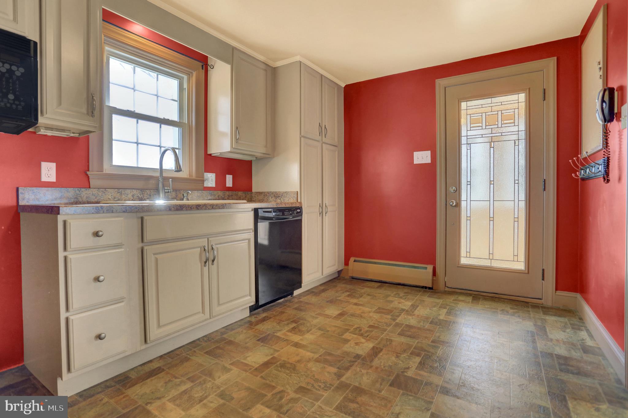 6415 Lake Road York, PA 17403 - Photo 12 of 32