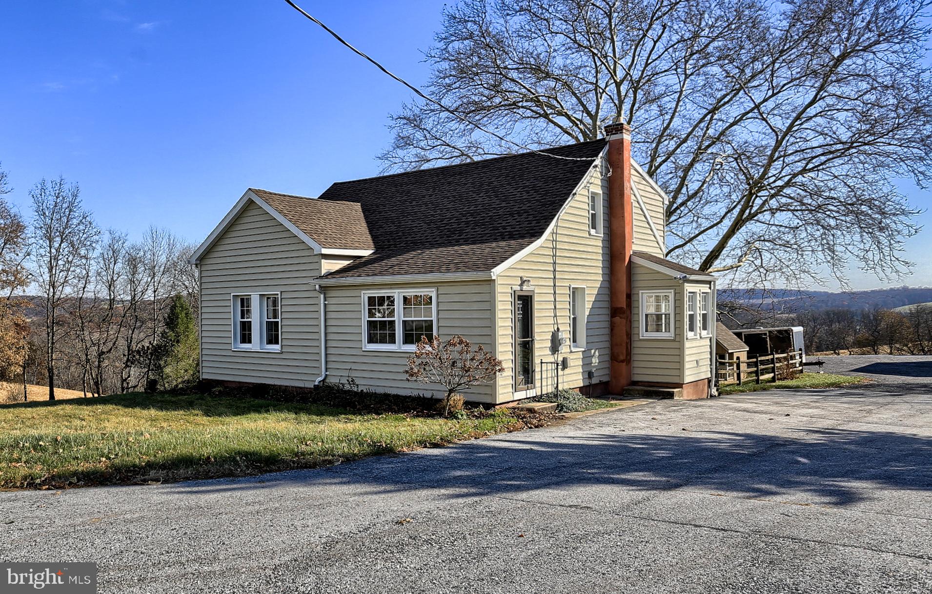 6415 Lake Road York, PA 17403 - Photo 3 of 32