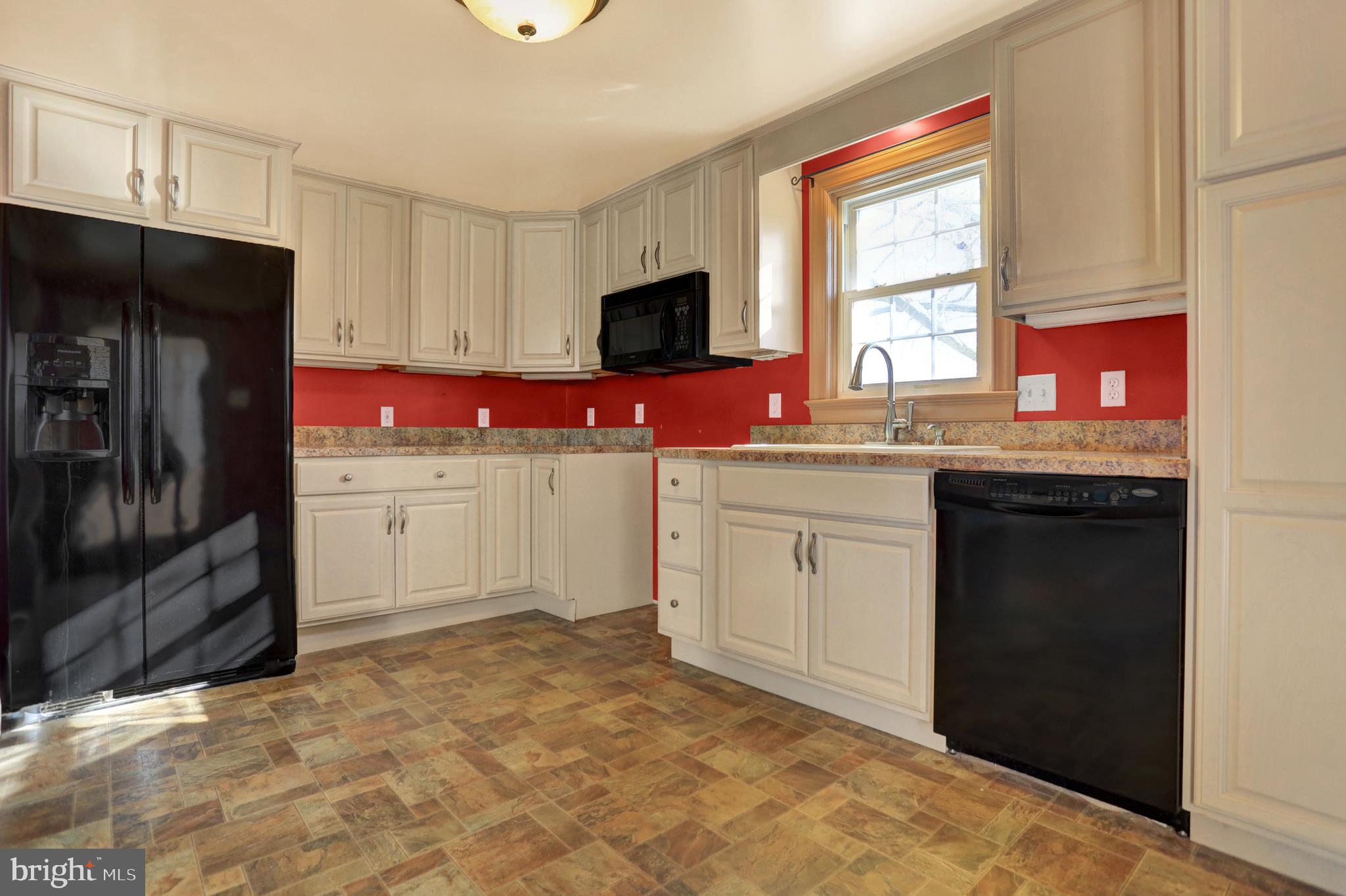 6415 Lake Road York, PA 17403 - Photo 10 of 32