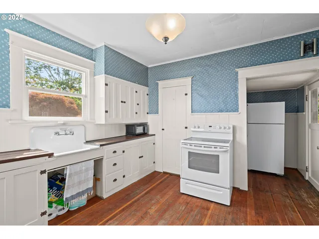 $439,000 | 322 West C Street, Rainier, OR 97048