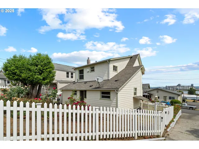 $439,000 | 322 West C Street, Rainier, OR 97048